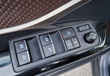 Toyota C-HR I Crossover 1.8 Hybrid 122KM 2017 Toyota C-HR 1,8 Hybrid Prestige Skora Kamera Navi 1.8 Hybryda 122KM, zdjęcie 29