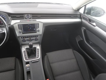 Volkswagen Passat B8 Variant 2.0 TDI BlueMotion SCR 150KM 2016 VW Passat 2.0 TDI, VAT 23%, Navi, Klima, zdjęcie 7