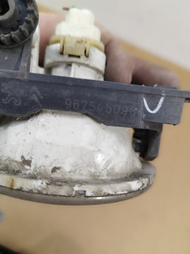 HALOGEN + KOŠ RÁMEČEK PRAVÝ PŘEDNÍ PEUGEOT 208 I 2012-2015 9675450980