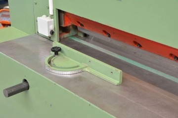 ГИЛЬОТИНА ДЛЯ ОБРАБОТКИ ШПОНА - 3100мм