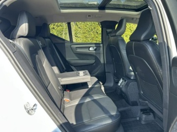Volvo XC40 Crossover Facelifting 2.0 B5 250KM 2023 Volvo XC 40 B5 AWD R-Design, zdjęcie 8