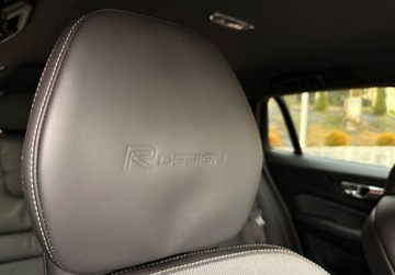 Volvo V60 II  Kombi 2.0 D4 190KM 2019 Volvo V60 R_DESIGN 2.0D4 AWD 190ps AutoMat8Biegow HiBeamLED SerwisASO VAT23, zdjęcie 22