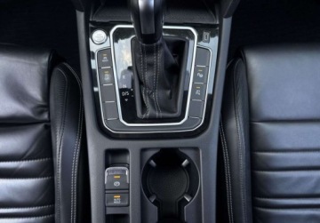 Volkswagen Passat B8 Variant 2.0 TDI SCR 240KM 2019 Volkswagen Passat Variant R-Line Special Edition 2.0BiTDI 240KM DSG 4Mot., zdjęcie 17