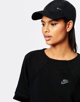 CZAPKA DAMSKA NIKE METAL Z DASZKIEM SWOOSH CZARNA BEJSBOLÓWKA METALOWE LOGO