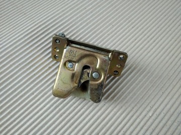 Zamek tył tylnej klapy Opel Kadett D 90068187