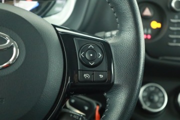 Toyota Yaris III Hatchback 5d Facelifting 2017 1.5 Dual VVT-iE 111KM 2018 Toyota Yaris 1.5 Dual VVT-i, Salon Polska, zdjęcie 12