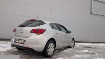 Opel Astra J Hatchback 5d 2.0 CDTI ECOTEC 160KM 2011 Opel Astra 2.0 CDTI DPF Innovation 160KM 2011r Dostawa pod dom!, zdjęcie 3