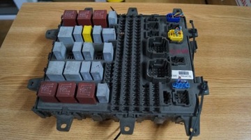 PŁYTA SKRZYNKA BEZPIECZNIKÓW RENAULT OE 5010590677