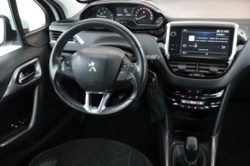 Peugeot 2008 I SUV Facelifting 1.2 PureTech 110KM 2018 Peugeot 2008 1.2 PureTech, Salon Polska, Navi, zdjęcie 6