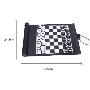 Складной набор из 32 шахматных фигур для путешествий.