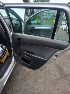 BOKY ČALOUNĚNÍ 4 KS OPEL ASTRA H KOMBI 2005