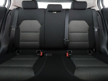 Mercedes GLA I Off-Roader Facelifting 1.6 180 122KM 2019 Mercedes GLA 180 navi klima grzane fotele czujniki, zdjęcie 17