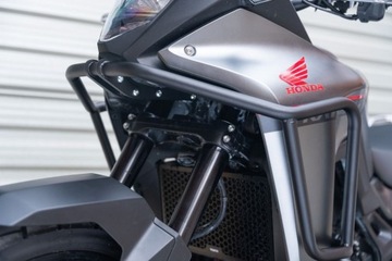 Верхние дуги безопасности Honda Transalp 750 окрашены в черный цвет Yakk EXP