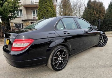 Mercedes Klasa C W204 Limuzyna 1.8 180 CGI BlueEFFICIENCY 156KM 2010 Mercedes-Benz Klasa C Mercedes-Benz Klasa C 180 CGI Automatik BlueEFFICIEN, zdjęcie 4