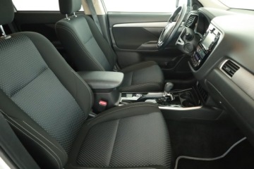 Mitsubishi Outlander III SUV Facelifting 2015 2.0 MIVEC 150KM 2016 Mitsubishi Outlander 2.0, Salon Polska, zdjęcie 6