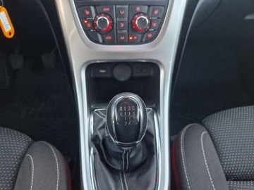 Opel Astra J Sports Tourer 1.4 Turbo ECOTEC 140KM 2011 Opel Astra Sliczna 1.4 b Ful Opcja Bezwypadkowa Zarejestrowana Gwarancja d, zdjęcie 26