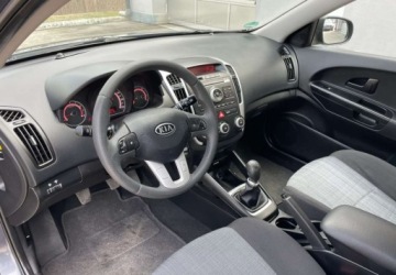 Kia Ceed I Hatchback 5d Facelifting 1.4 DOHC CVVT 90KM 2010 Kia Ceed Kia Ceed 1.4 CVVT Attract 1.4 Benzyna 90KM, zdjęcie 12