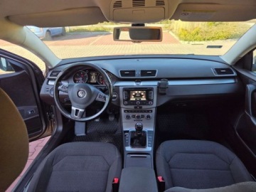 Volkswagen Passat B7 Variant 2.0 TDI CR DPF BlueMotion 140KM 2012 Volkswagen Passat Nawigacja Podgrzewane Fotele Czujniki Parkowania 2.0, zdjęcie 12
