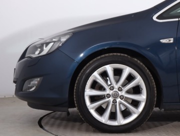 Opel Astra J Sports Tourer 1.6 Turbo ECOTEC 180KM 2011 Opel Astra 1.6 T, Automat, Navi, Xenon, Klima, zdjęcie 13