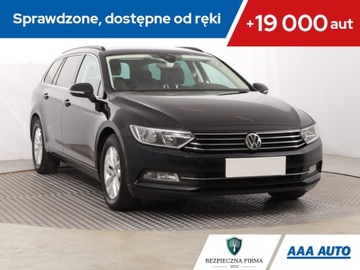 Volkswagen Passat B8 Variant 2.0 TDI 150KM 2014 VW Passat 2.0 TDI, Automat, Navi, Klima