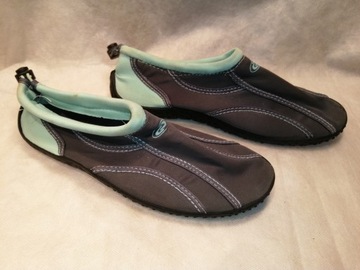 Спортивная обувь Chicane для плавания r39 размером 25,5 см.