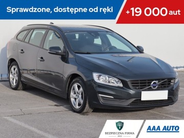 Volvo V60 I Kombi Facelifting 2.0 D2 DRIVE-E 120KM 2016 Volvo V60 D2 2.0, Navi, Klima, Klimatronic