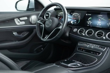 Mercedes Klasa E W213 Limuzyna Facelifting 2.0 E220d 194KM 2021 Mercedes-Benz Klasa E E 300 de Exclusive Salon Polska Autotrade Mercede, zdjęcie 27