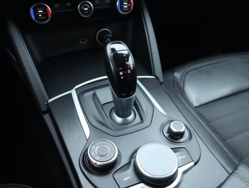 Alfa Romeo Stelvio SUV 2.0 Turbo 200KM 2017 Alfa Romeo Stelvio 2.0 Turbo Q4, Salon Polska, zdjęcie 12