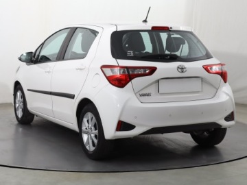 Toyota Yaris III Hatchback 5d Facelifting 2017 1.0 VVT-i 72KM 2020 Toyota Yaris 1.0 VVT-i, Salon Polska, zdjęcie 3