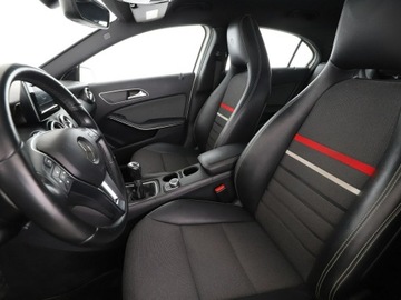 Mercedes Klasa A W176 Hatchback 5d 1.6 180 BlueEFFICIENCY 122KM 2014 Mercedes A 180 Bi-Xenon grzane fotele navi, zdjęcie 12
