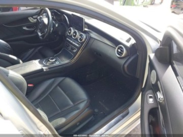 Mercedes Klasa C W205 2017 Mercedes-Benz Klasa C 2017 MERCEDES-BENZ C 300 LUXURYSPORT 2.0 Benzyna, zdjęcie 12