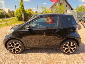 Toyota iQ 1.4 TD 90KM 2011 Toyota iQ Swietny stan Bogate wyposazenie Zawraca w miejscu 1.4 90KM, zdjęcie 6