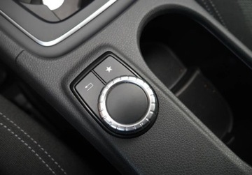 Mercedes GLA I Off-roader 1.6 180 122KM 2017 Mercedes-Benz GLA LIFT 180 Benzyna 122HP Automat Kamera II.wlasciciel GWAR, zdjęcie 21