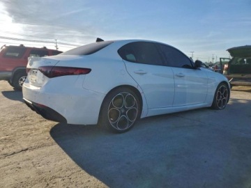 Alfa Romeo Giulia II Sedan Facelifting 2.0 Turbo 280KM 2022 Alfa Romeo Giulia Super 2022 2.0 Benzyna 280KM, zdjęcie 3