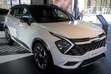KIA SPORTAGE V 23r ОТДЫХ КРЫШКИ БАГАЖНИКА ПРАВЫЙ ЛЕВЫЙ 81772-P1000