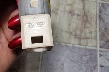 SENZOR PEDÁLU BRZDY MITSUBISHI COLT VI (Z3_A Z2_A) MR977584 1.5L DIESEL