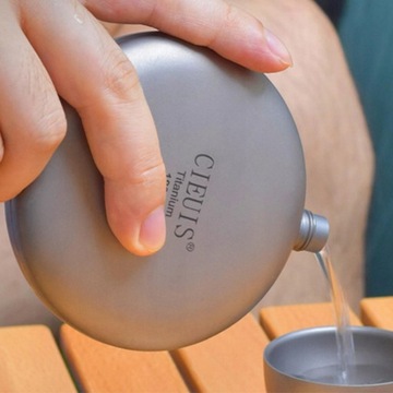 Только портативная титановая герметичная фляжка.