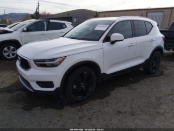 Volvo XC40 Crossover 2.0 T5 247KM 2020 Volvo XC 40 T5 Momentum 2020 2.0 Benzyna 248KM, zdjęcie 1