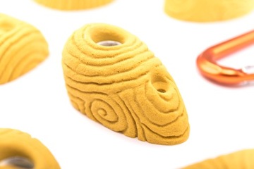 Вмещает камни для скалолазания, а также винты и головки.