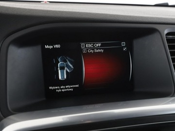 Volvo V60 I Kombi Facelifting 2.0 D2 DRIVE-E 120KM 2016 Volvo V60 2.0D Dynamic Edition Klima Nawigacja, zdjęcie 25