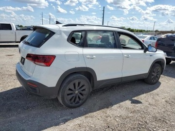 Volkswagen Tiguan II 2022 Volkswagen Tiguan 2022 VOLKSWAGEN TAOS S, silnik 1.5 L 1.5 Benzyna 158KM, zdjęcie 3