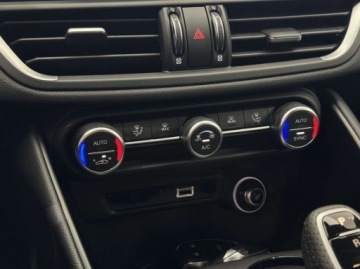 Alfa Romeo Giulia II Sedan Facelifting 2.0 Turbo 200KM 2022 Alfa Romeo Giulia Sprint Kamera cofania Android Auto Nawigacja Salon P, zdjęcie 21