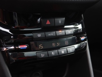 Peugeot 2008 I SUV Facelifting 1.2 PureTech 130KM 2018 Peugeot 2008 1.2 PureTech, Salon Polska, Skóra, zdjęcie 15