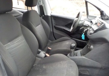 Peugeot 208 I Hatchback 5d Facelifting 1.6 BlueHDi 75KM 2017 Peugeot 208 Diesel Okazja 1.6 Diesel 75KM, zdjęcie 16