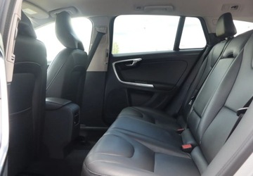 Volvo V60 I Kombi Facelifting 2.0 D3 DRIVE-E 150KM 2016 Volvo V60 2.0 150KM SUMMUM 2 Wlasciciel Serwisowany 2.0 Diesel 150KM, zdjęcie 18
