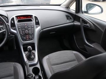 Opel Astra J Sedan 1.6 Twinport ECOTEC 115KM 2017 Opel Astra 1.6 16V, Salon Polska, 1. Właściciel, zdjęcie 7