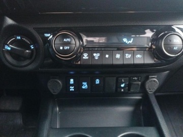 Toyota Hilux VIII Podwójna kabina Facelifting 2.8 D-4D 204KM 2023 Toyota Hilux 2.8 D-4D Double Cab Invincible Sport, zdjęcie 20