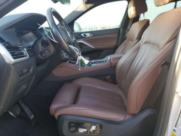 BMW X6 G06 2021 BMW X6 M50i 2021 4.4l 4.4 Benzyna 523KM, zdjęcie 7