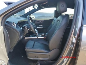 Mercedes GLA II 2022 Mercedes-Benz GLA 2022 r. 2,0 L od ubezpieczalni 2.0 Benzyna 221KM, zdjęcie 9