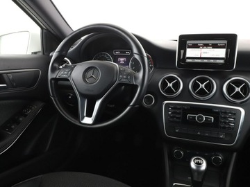 Mercedes Klasa A W176 Hatchback 5d 1.6 180 BlueEFFICIENCY 122KM 2014 Mercedes A 180 Bi-Xenon grzane fotele navi, zdjęcie 15